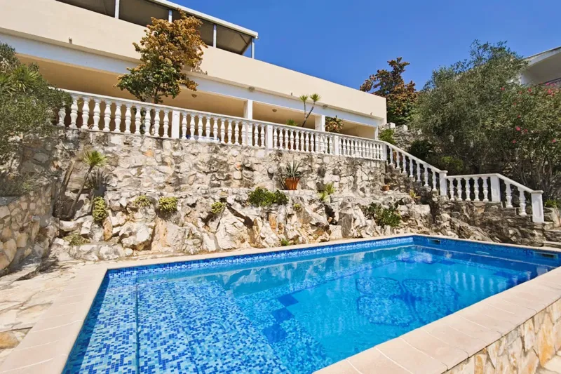 Villa con piscina e uliveto, a 70 m dal mare – 2