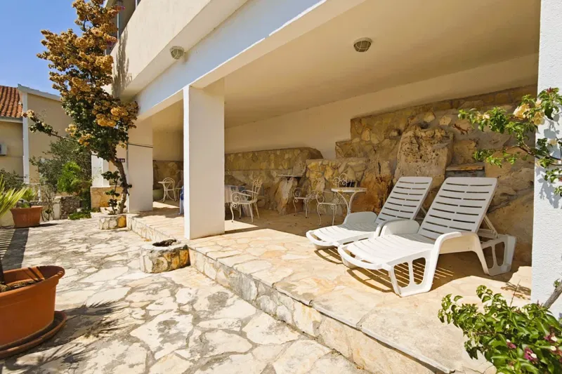 Villa con piscina e uliveto, a 70 m dal mare – 3