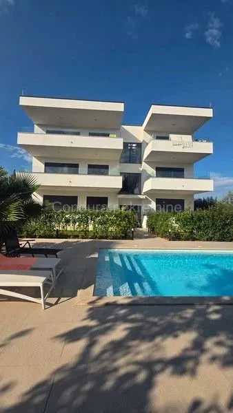 APARTMAN A2, MJESTO UGLJAN, TOP LOKACIJA, VRT, BAZEN, GARAŽA -prodaja
