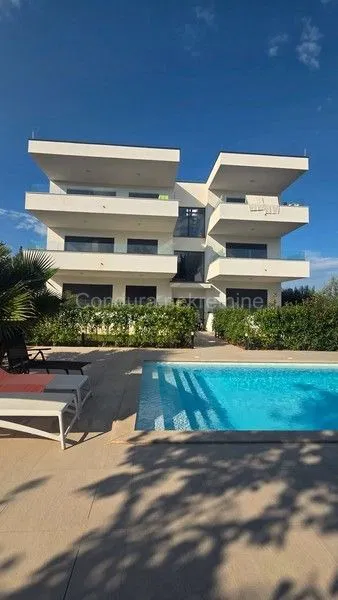 APARTMAN A2, MJESTO UGLJAN, TOP LOKACIJA, VRT, BAZEN, GARAŽA -prodaja