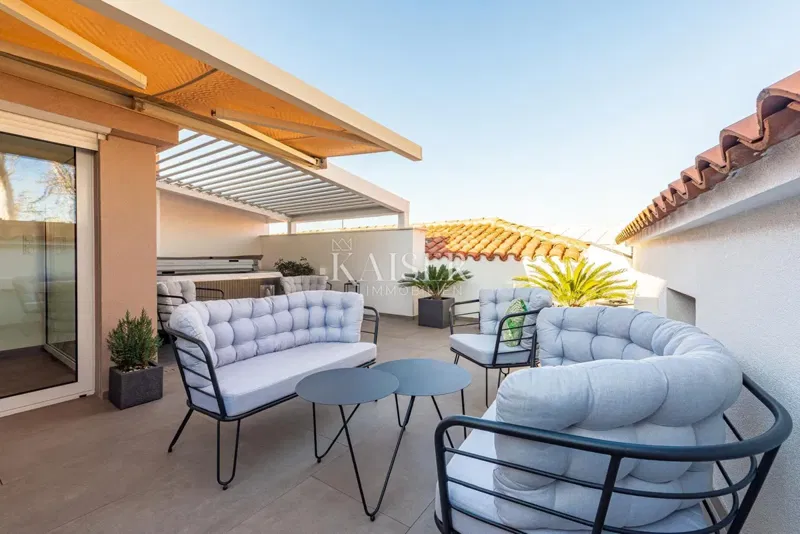 Zara, Poluotok, appartamento duplex in cima a un edificio storico con terrazza panoramica immersa nella vegetazione di platani secolari – 3