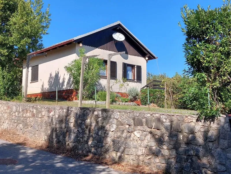Samostojeća kuća s puno potencijala! Otok Krk! – 2