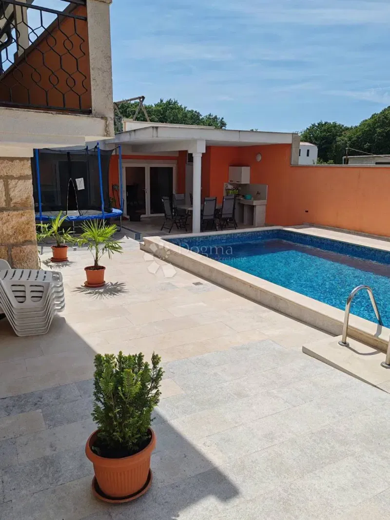 Casa Tinjan, 332m2 – 2