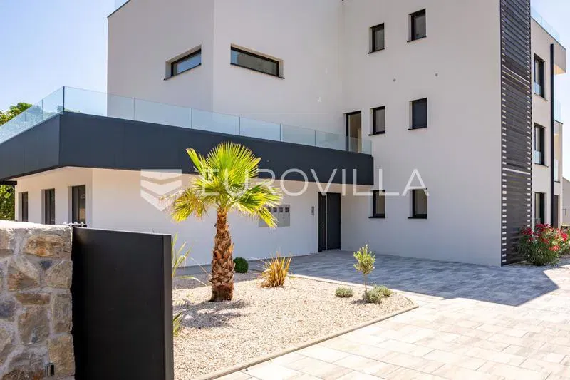 Island Rab, Barbat, modern three-room apartment 107 m², sea view – 2