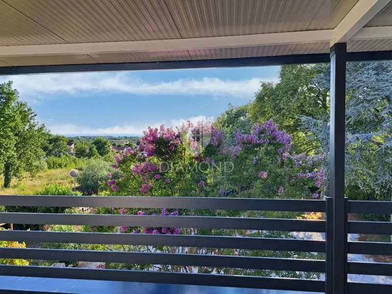 Poreč, surroundings, spacious house in a sought-after location – 2