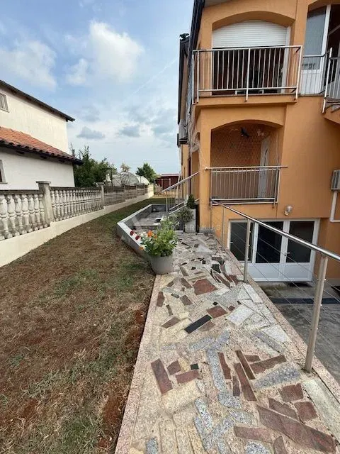 Erdgeschosswohnung in Finida, Umag
