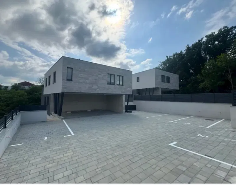 Luksuzna novogradnja - stan u Remetama od 112 m2 uz 45m terase i dva parkirna mjesta