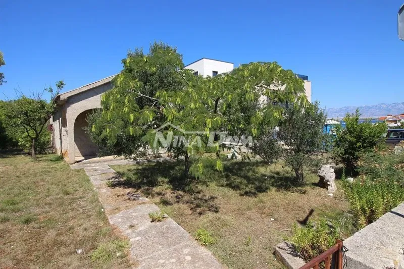 Single-storey house near the sea with a large garden. – 2