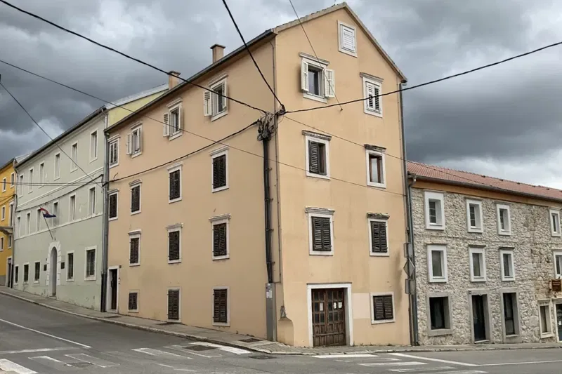 Spazio commerciale in posizione privilegiata – 2