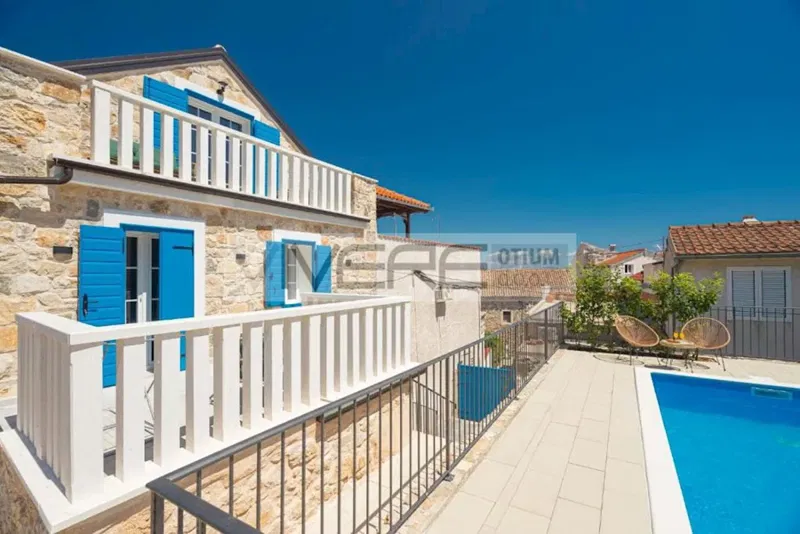 Stone villa with timeless charm – 3