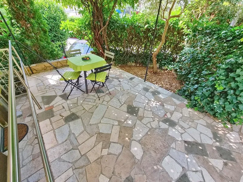 Malinska, apartment with a spacious green terrace! – 2