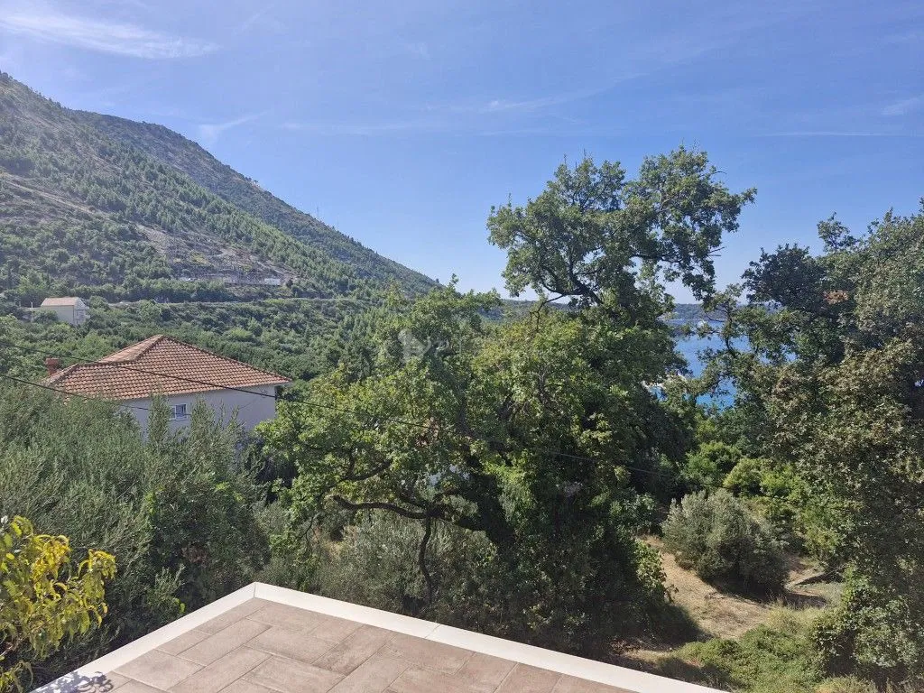 Odlična Kuća s apartmanom i roh bau stanom – Plat