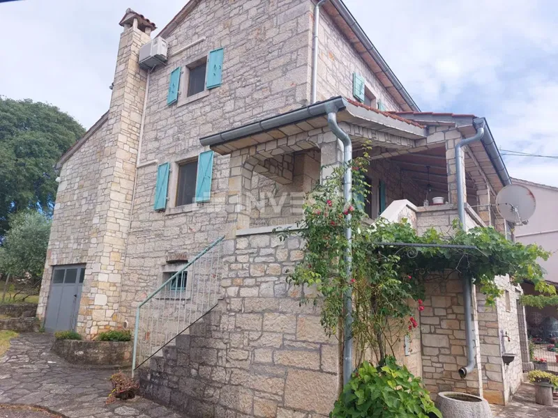 Višnjan, Two stone houses with a pool – 2