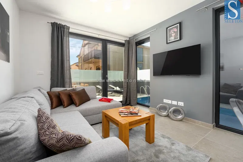 Istria, Poreč-Parenzo, casa a schiera di 114 m2 con piscina – 3