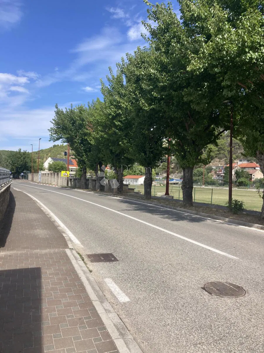 Építési telek Skradin, 1.050m2