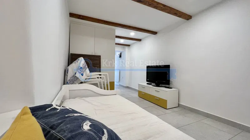 OTOK KRK - PUNAT - RENOVIRANA KUĆA U STAROJ JEZGRI S DVA APARTMANA I VRTOM – 2