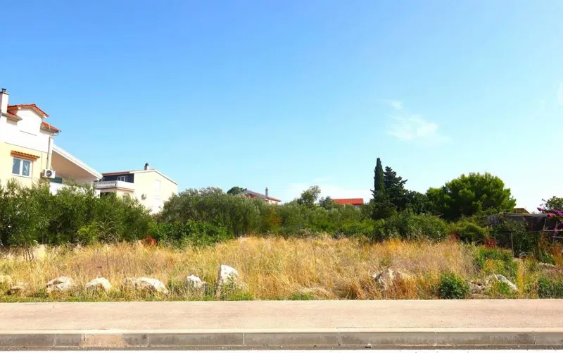 Pirovac, atraktivno zemljište 780m2