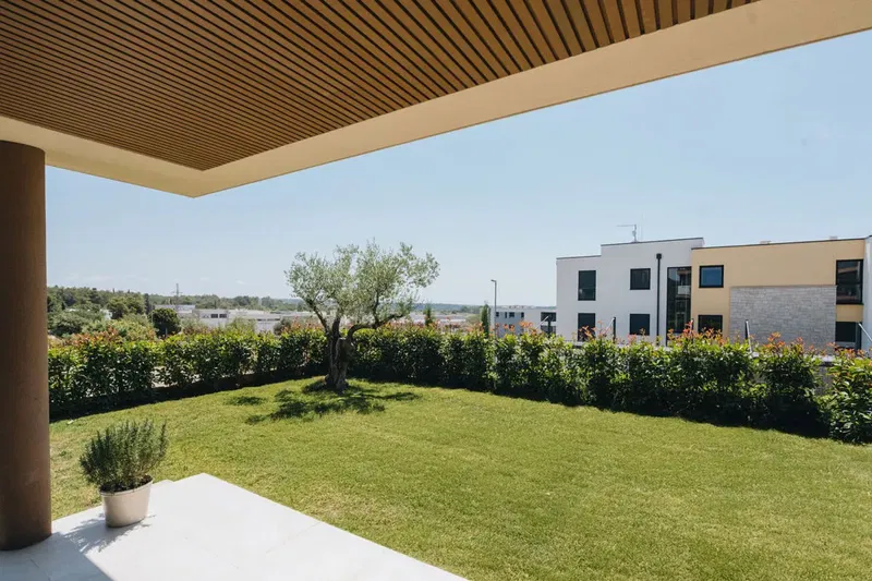 Splendido appartamento con ampio giardino e vista mare – 2
