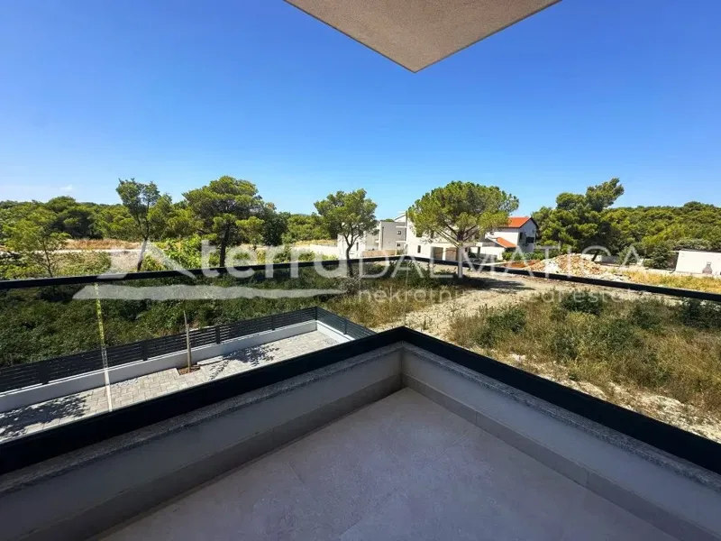 Top apartman u Biogradu – tri spavaće sobe, loggia, 2 parkirna mjesta, vrhunska oprema!