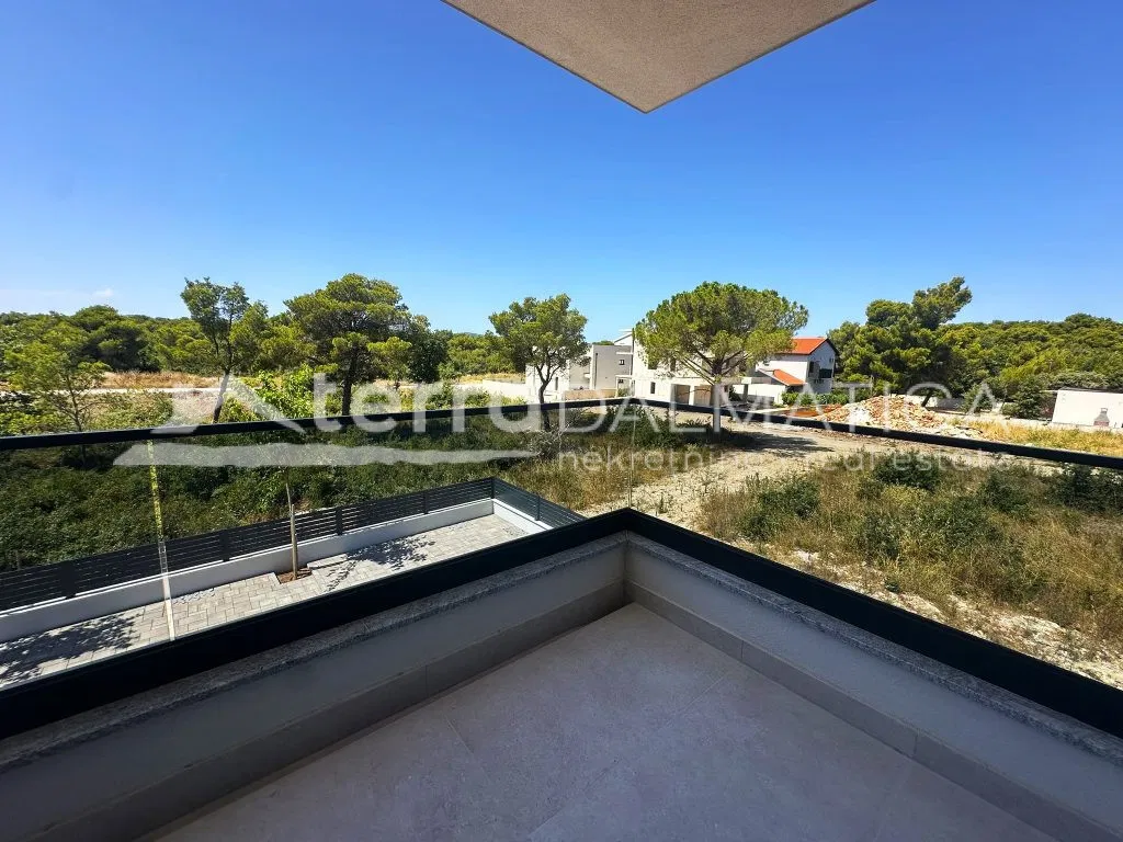 Top apartman u Biogradu – tri spavaće sobe, loggia, 2 parkirna mjesta, vrhunska oprema!