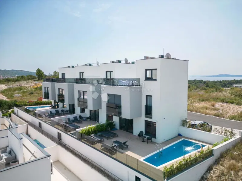 TROGIR/ČIOVO - GYÖNYÖRŰ VILLA MEDENCÉVEL ÉS KILÁTÁSSAL – 2