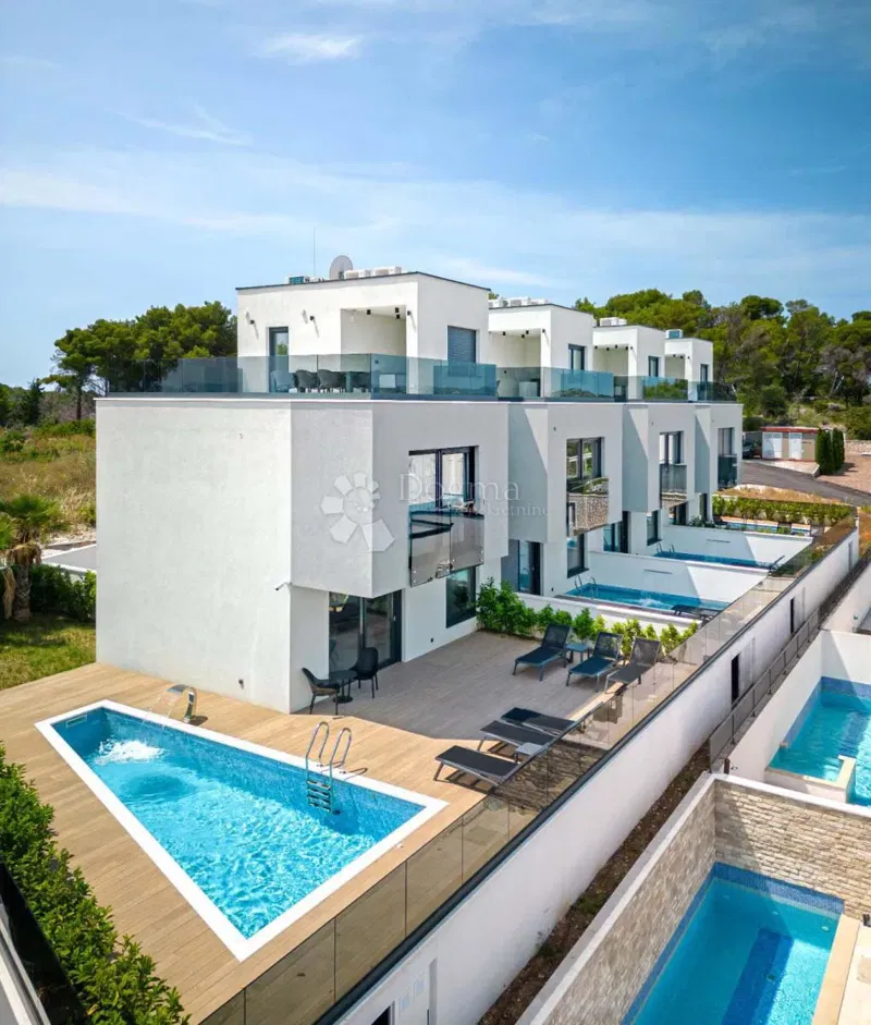 TROGIR/ČIOVO - GYÖNYÖRŰ VILLA MEDENCÉVEL ÉS KILÁTÁSSAL – 3