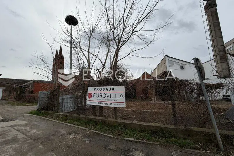 Đakovo, strogi Centar, prostrana autentična kuća, rijetka prilika