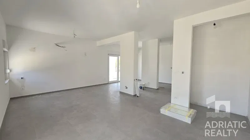 Murter Island, Jezera, three-room apartment with two terraces and courtyard, close to the center – 3