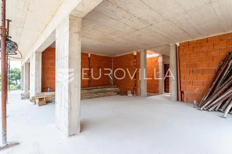 Brač, Sutivan - villa with two residential units - 3rd row from the sea – 2