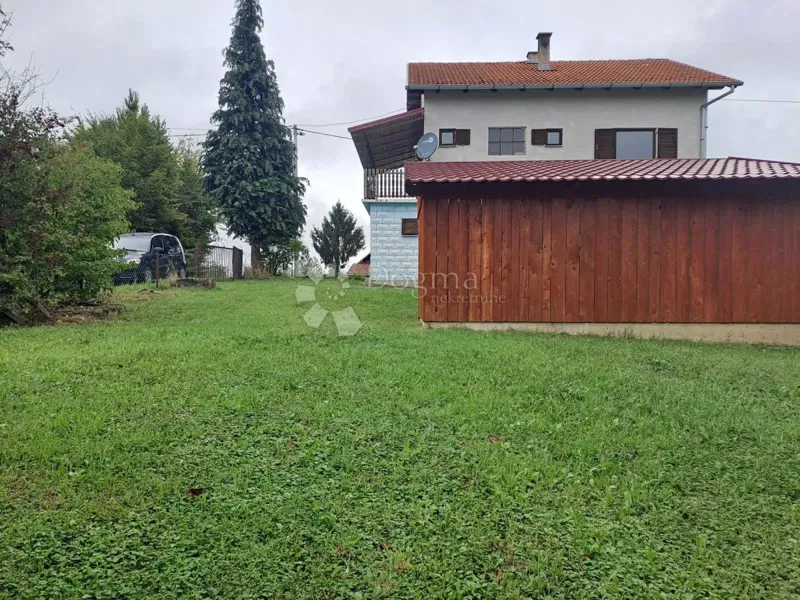 Baš je lijepa, okućnica još više
