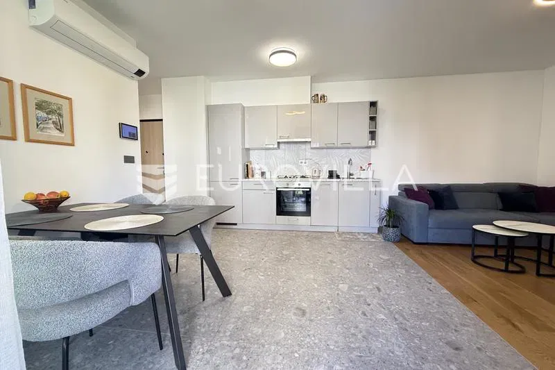 Pula, Center - long-term rent of a two-room modern apartment parking, 65.83 m² elevator, furnished, top – 2