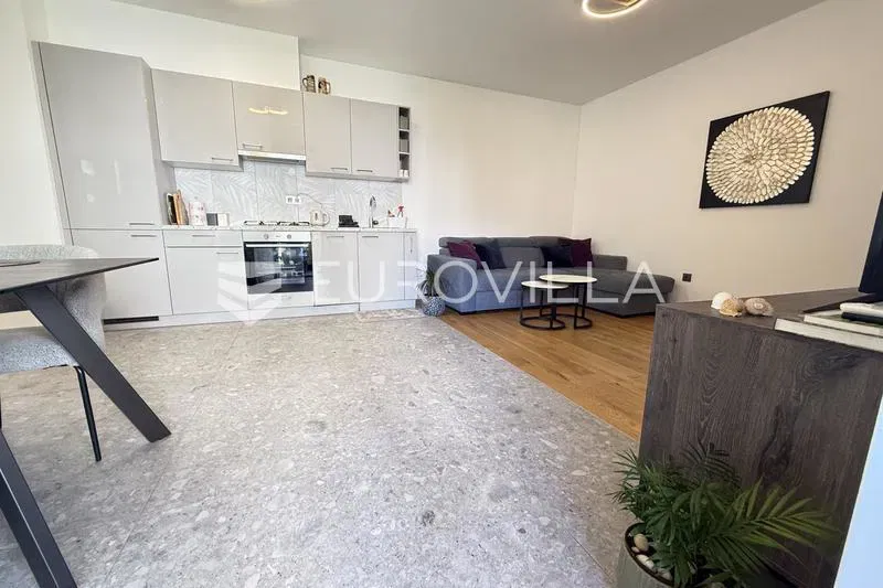 Pula, Center - long-term rent of a two-room modern apartment parking, 65.83 m² elevator, furnished, top – 3