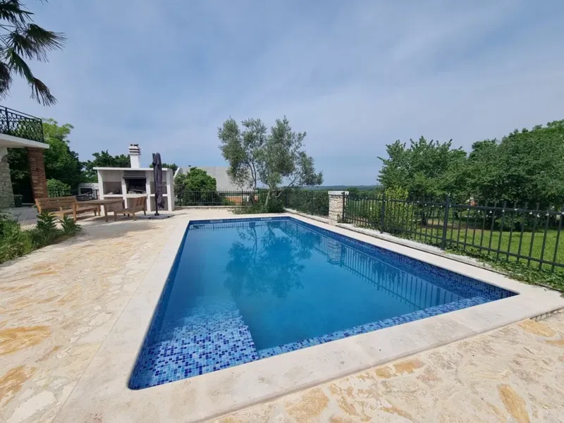 TOWN CENTER!!! Renovated stone house with swimming pool, 3 km from the sea – 3