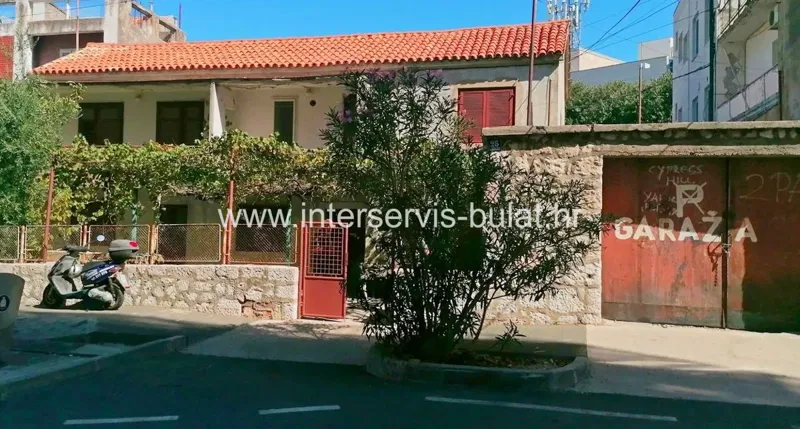 .::: Interesting property in the city center :::. – 2