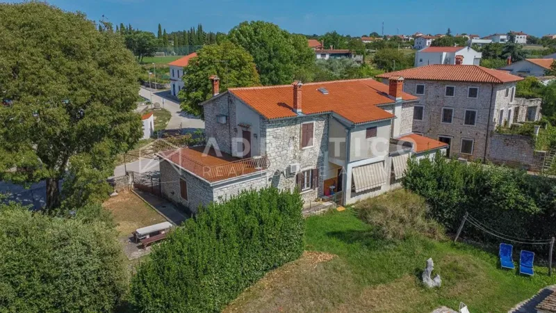 Kanfanar, stone house in the town center – 2