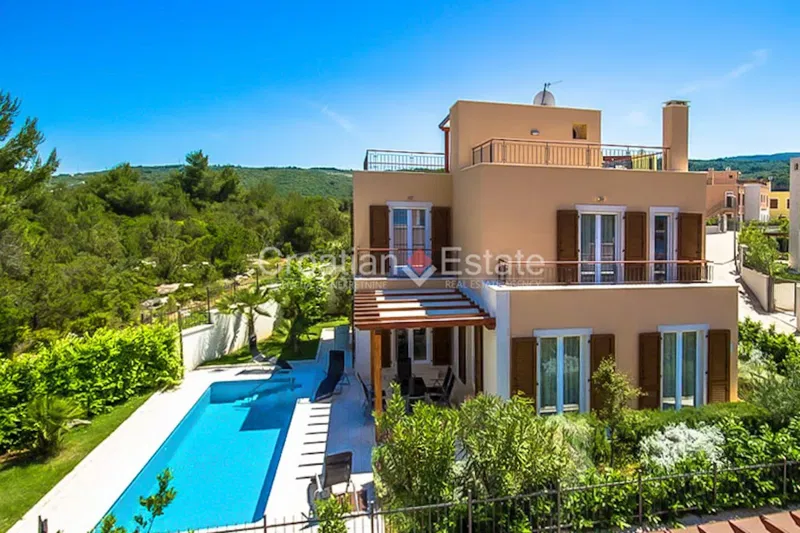 Villa with sea view and pool, for sale – 2