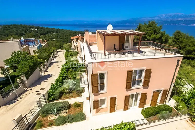 Villa with sea view and pool, for sale – 3