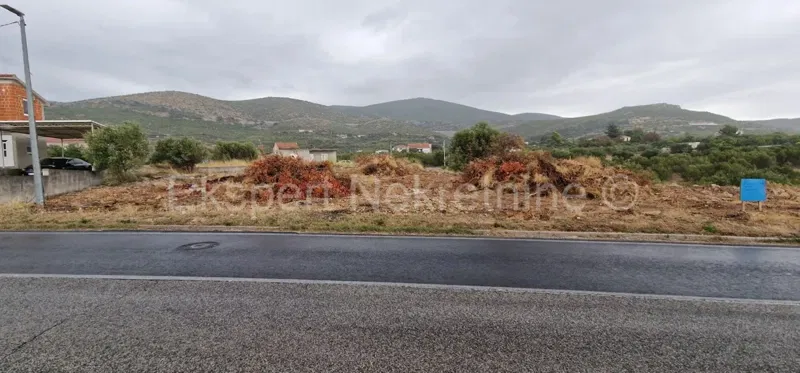 Trogir, Plano, building land 1290 m2, right next to the road, sea view – 2