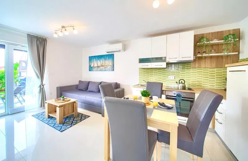 Malinska, two residential units with a garden! – 3