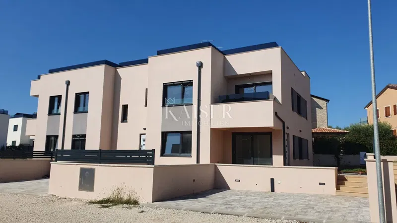 Istria - Poreč, three-bedroom apartment on the ground floor 1 km from the sea – 2