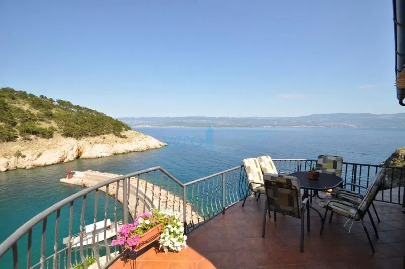 Vrbnik, isola di Krk, casa unica sulla roccia sopra il mare, in vendita – 2