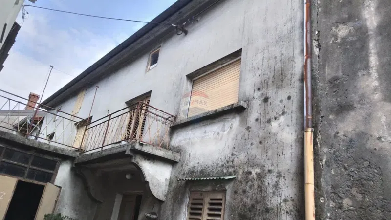 Klana, centar, starina - potrebna adaptacija, 160 m2