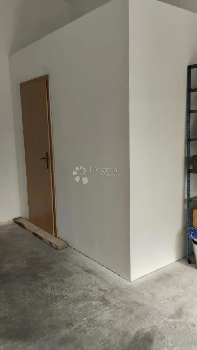 Locale commerciale Bregi, Matulji, 75m2