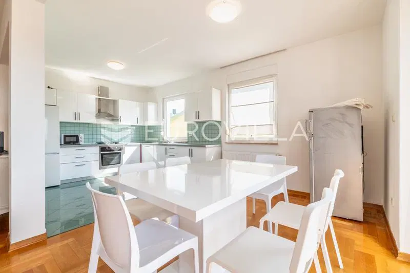 Zagreb, Vrhovec, excellent four-room apartment with garage parking space, 128 m² – 2