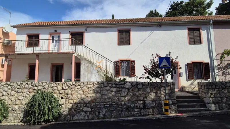 Kuća u Maslenici – 184 m², 30 m od mora