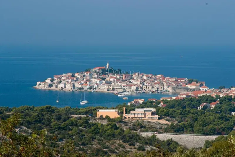 IN VENDITA – VILLA CON VISTA IMPAREGGIABILE SUL MARE, LE ISOLE E PRIMOŠTEN – 3