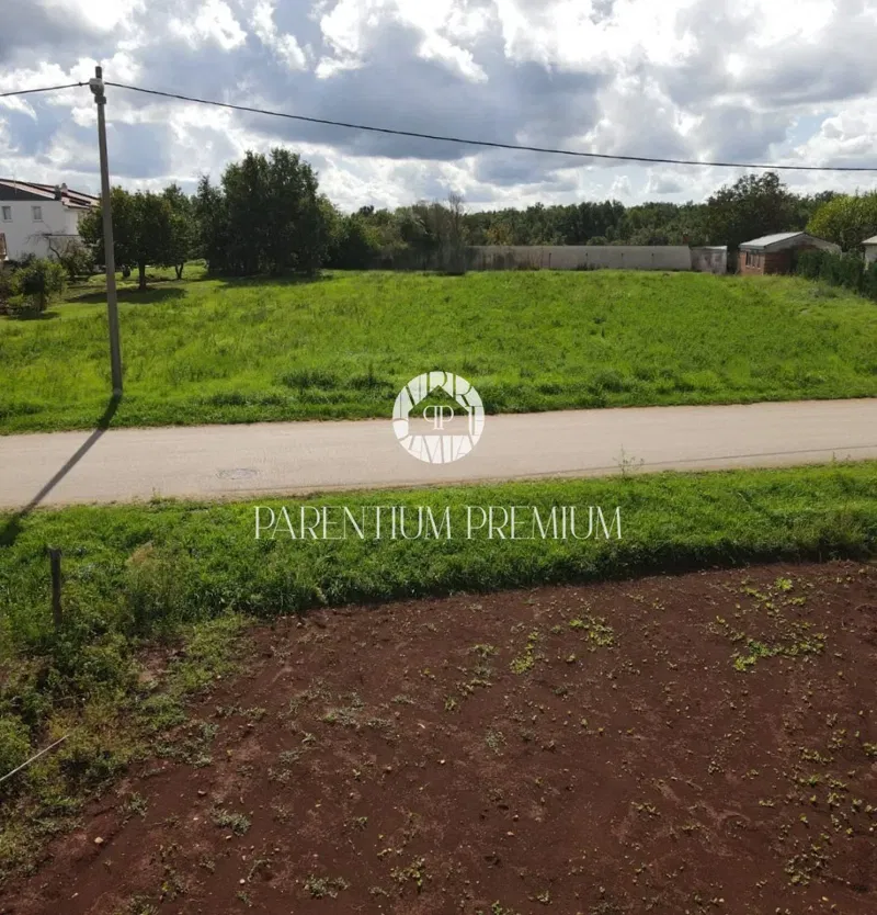 Building land 10km from the center of Poreč – 2