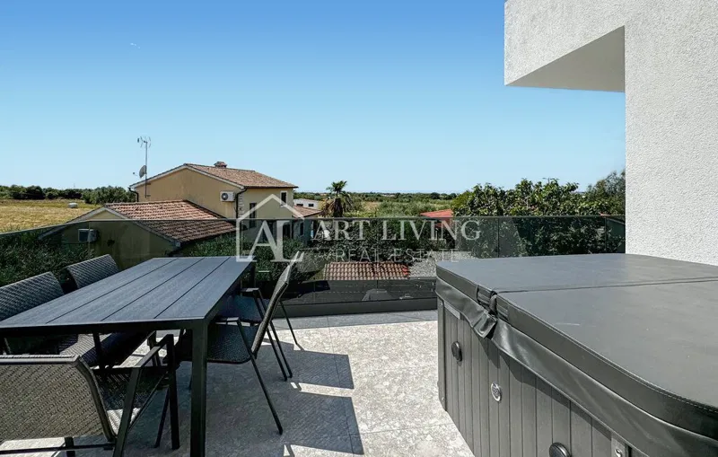 Poreč, okolica - Luksuzan stan s pogledom na more i jacuzzijem na terasi – 2
