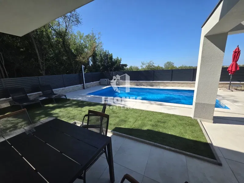 Modern semi-detached house with heated pool and sea view near Umag – 2