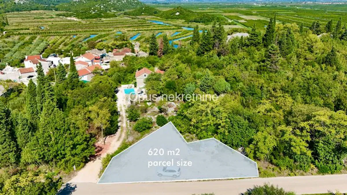 LOVORJE, SLIVNO - gradevinsko zemljiste 620 m2 s pogledom na dolinu (Video) REZERVIRANO